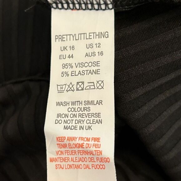 NWT Pretty Little Thing Rib Deep V-neck Raw Edge Crop Tank Top Black Size 12 - Picture 6 of 7